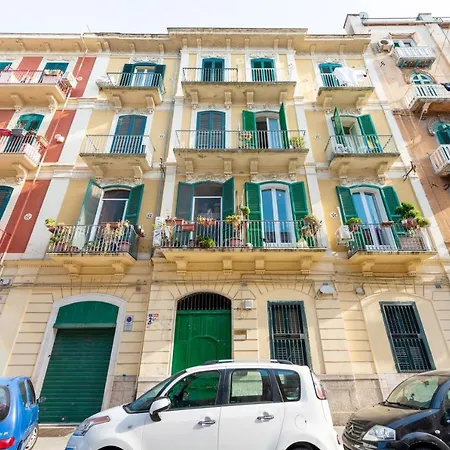 Guesthost - Dali Bari